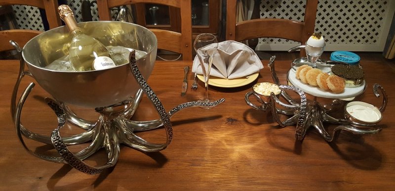 Champagnekylare och serveringsskål med bläckfisk 1cru vin antique.jpg