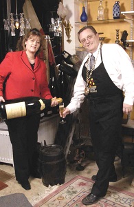 Helen och Stefan vinbutiken.jpg