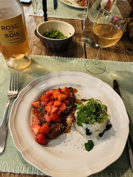 rosé, tonfisk, koriander, jordgubbar.jpg